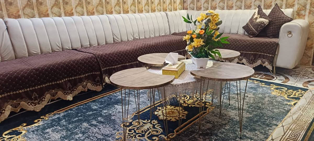 مستعجل عل بيع تخم ديوان 11 مقعد نضيف مابي عيب السعر 200 الف مكان بغداد  سبع البور شراي يتصل***********
