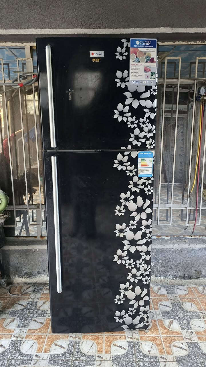 السلام عليكم
ثلاجة مستعملة الجي العربي حجم الكبير شغالة 
السعر ١٥٠ الف 
***********
