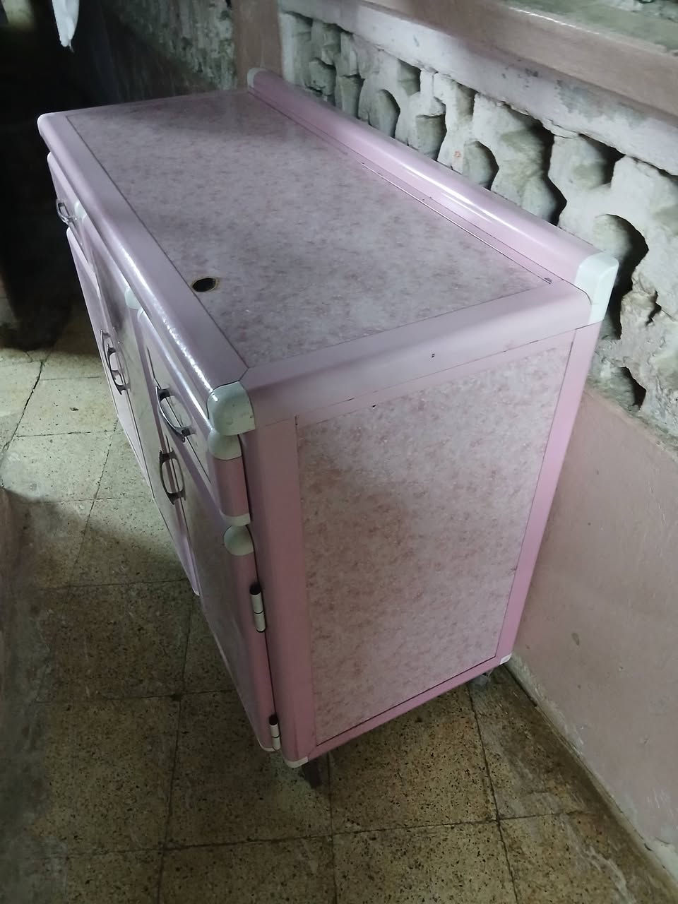 السلام عليكم
عندي هذا الكاونتر للبيع ثلاث أبواب ومجرات اثنين بس بي نقطت شعل صغيره
السعر 100الف وبي مجال لتفاصيل اكثر اتصل على الرقم التالي ***********
