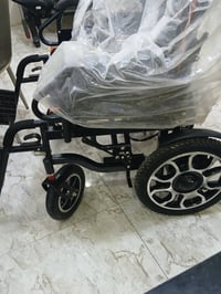 كراسي كهربائيه جديده بالكارتون يطبك ويصير بالسياره بدون رفع البطاريات ...