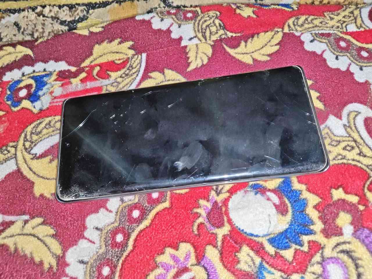 مبايل للبيع Infinix HOT 50 Pro+ 
يشغل 60 فريم ببجي
 الجهاز مكفول من كلشي هاي الزكه مكسره الشاشه كلشي مابيه
شاحنته الاصليه 
وكارتونته وياه
السعر 250 بي مجال بسيط  
المكان نجف ناحية الحيره 

رقمي *********** ماعندي توصيل
