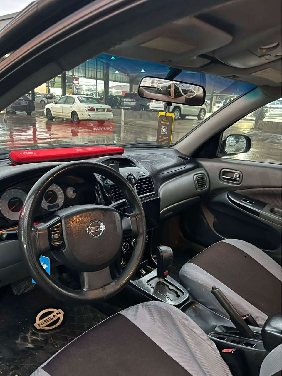 نيسان سنى مؤديل ٢٠١١  مواسه فات كؤرى گير ئؤتؤماتيك ئاوينه شه فت كه لو سويچ كؤنترؤل ويل كه پ سؤنه رم داناوه بؤياخى نيه سه نه وى تازه يه تا ٢٠٢٨ گير و مه كينه ى مه زبوته ته بريتو ته قه وره قه و كاره با ى مه زبوته به شه رت سعرى ٨٤ گه لا قوفلى ناونيشان سليمانى ***********.   *********** السليمانية, العراق
