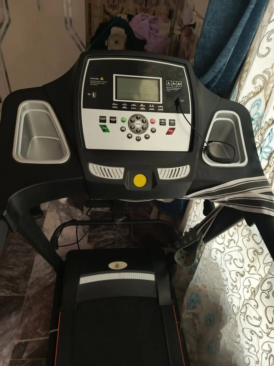 السلام عليكم 
جهاز جري جديد للبيع استخدمته فقط ايام قليله وتركته بسبب عدم التفرغ جديد نضافه ١٠٠٪ أمانة الله ونوعيه راقيه أصحاب الخبره يعرفونه يحتوي على مدخل Aux وسماعات ثنائيه لتشغيل الموسيقى ومدخل فلاش وهواي مميزات نوعيه جدا ممتازه السعر 550 الف وبيه مجال بسيط / مكاني / سدة الهنديه/ قرب مكائن مضخات الماء/ ***********
