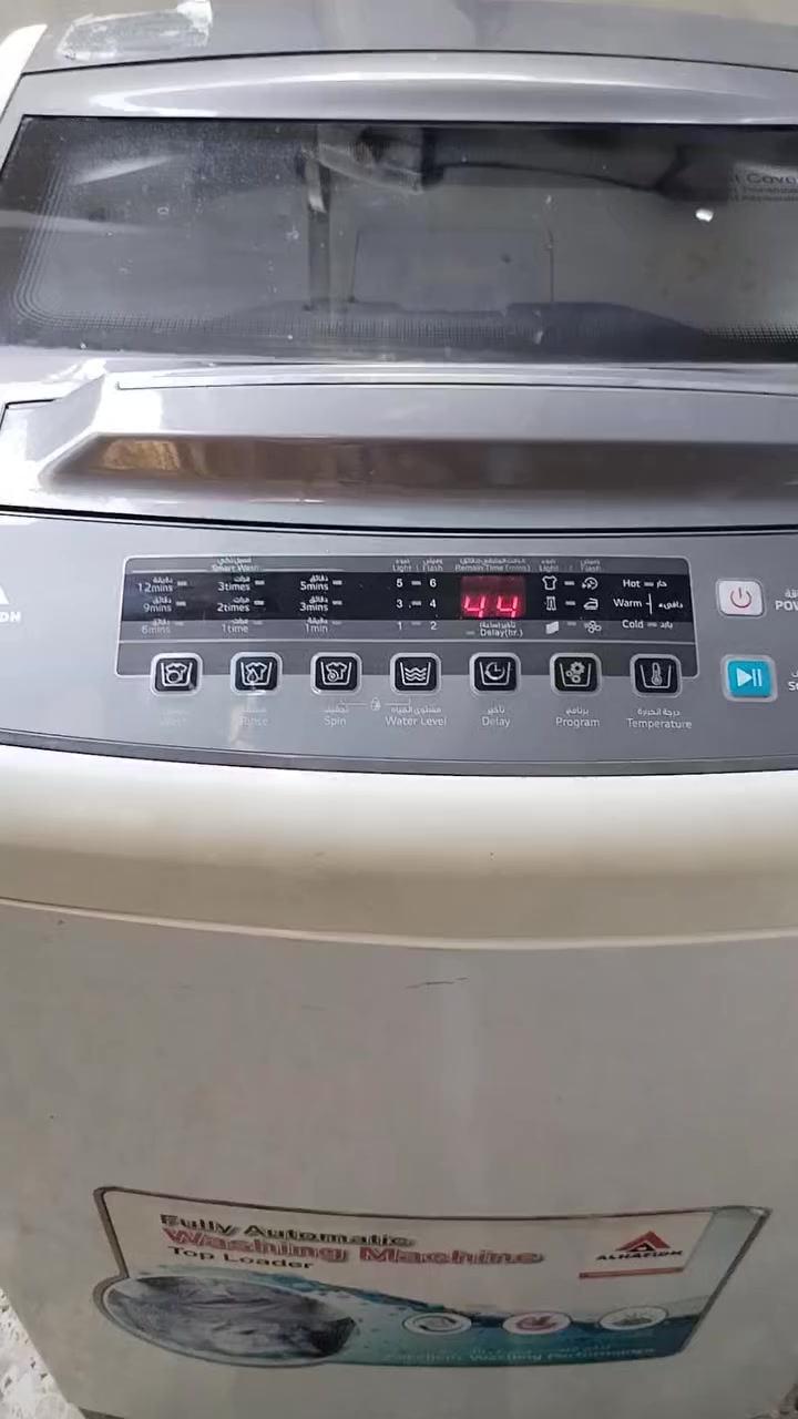 غساله ملابس اوتوماتيك نوع الحافظ الباب الاول حجم 12 كيلو نظيفه سعرها 150 بغداد قرب حي اور ***********
