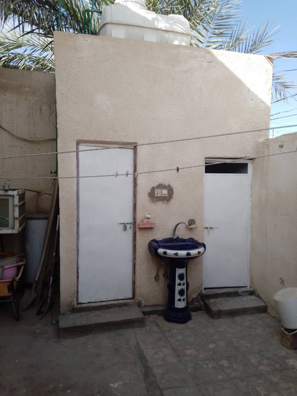 للبيع السعر 57 مليون مراجعة مكتب الثقة  النجف الاشرف /حي الرحمة /شارع 20 ركن شارع الحسن العسكري (ع) هاتف *********** ابو حيدر
