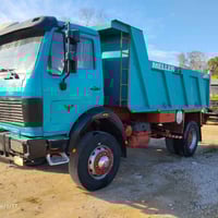 شاحنة • بدون تفاصيل