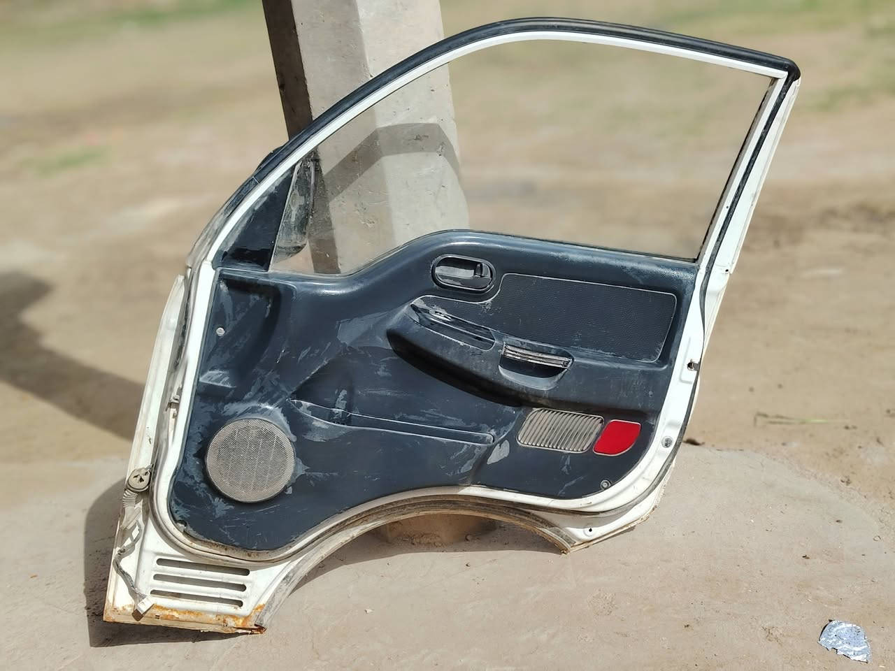 سلام عليكم باب بنكو 2700 \2012 شرط الفحص سونار لا صبغ ولا تصليح كامل ***********/***********
