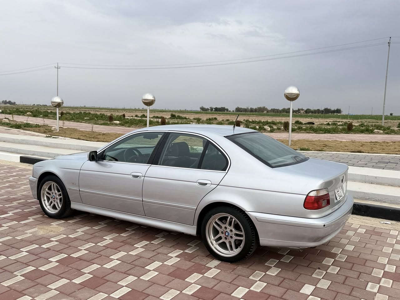 اللهم صلي على محمد وال محمد
السلام عليكم
الله يعمر حلالكم وحلالي 
صقر 2000 
544i 
داينمو مي 
رقم بغداد ب اسمي 
ورقم مميز 4 ارقام 
وشبة ؏ حجم السيارة
فول وارد يابان 
غرفة كهرباء كاملة وكشنات M
بردة خلفية كهرباء 
دبل تلفون 
دبل اضائة قراءة
دبل مسجل وتحكم بردة خلفية VIP
مكينة صفر ممشاها قليل
صدر امامي خلفي جديد
مصبوغة عام اثر جراد
لا حادث ولا طخة الفضل  مـטּ الله 
السيارة كدام عينكم صلو على محمد قبل كلشي

قبل كلشي فدوه لعمرك اذا مو شراي لتتصل علية فدوه اروحلك 
لتفاصيل اكثر  واتساب واتصال
*********** مكان السيارة سامراء 
اترجاك مو شراي لا تخابر وتعامل
