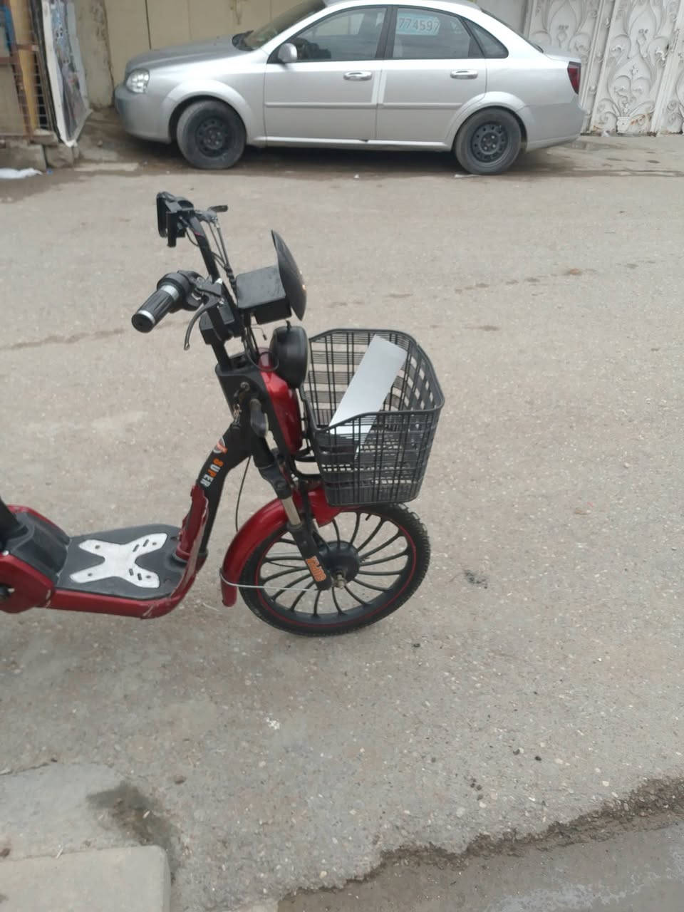 سلام عليكم بايسكل شحن للبيع نضيف جدا بطاريات جدد على الفحص كهربائيات شغاله تمام تاير خلفي جديدبعقوبه التحرير الاتصال ***********السعر 200بي مجال قليل
