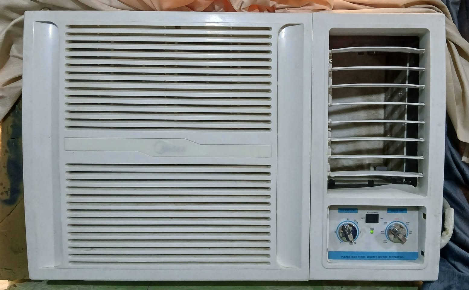 سلام عليكم مكيف ميديا للبيع طنين بطل تبريده ثلج وبي ضمان سعره 250  اخو الجديد رقمي ***********

