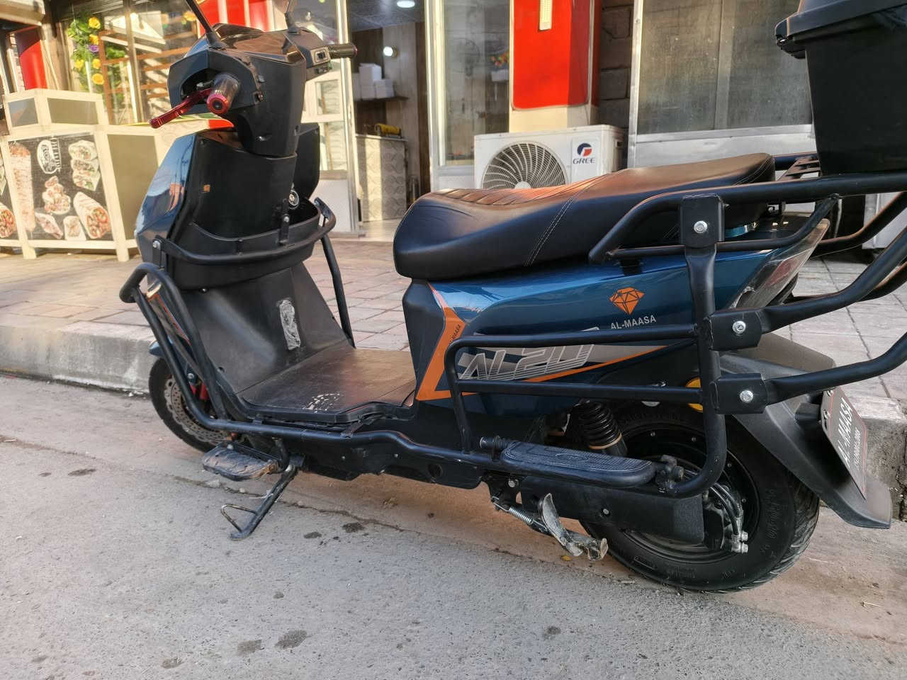 سلام عليكم دراجه سكنس مدرع 6 بطاريات موديل 24 دراجه نضيفه أخو جديد بعده نضيفه حييل وشلعه تخبل 6 بطاريات عل فحص 5 يقرن 9 وحده تقرء 8 
بارحه فحصت بطاريات كهربائيات كله شغاله نقص مابيهه سعره 650 وبيهه مجال 
العنوان القضاء الكرمة داخل سوك الكرمة 
***********
***********
