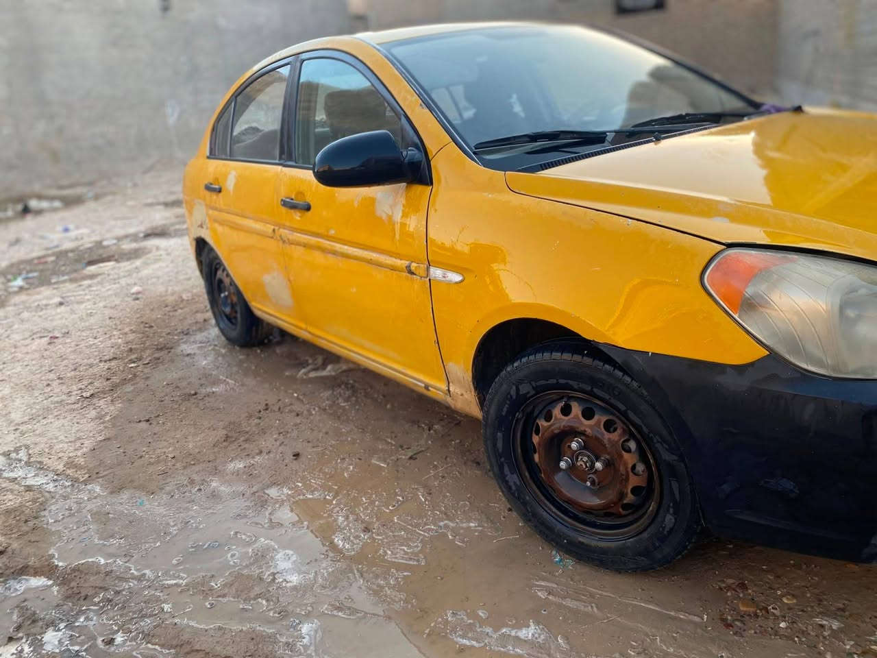 سلام عليكم 
اكسنت موديل ٢٠٠٨    للبيع سعر ب٥٠ بيها مجال 
محرك ١٦٠٠ بي فقط اول ماشغل دخان ورها يقطع
كير عادي  موصفات كله عادي جام جوبي 
سنويه ساقطه ب٢٠٢٠ سياره باسمي شرط تحويل 
سياره كلها  كهربائيتها شغاله حته تبريد بس يحتاج غاز فقط
فقط صبغ يردلها مسمكره جديد  غرفتها نضيفه عندي فديو لها
مكاني سامراء/***********
