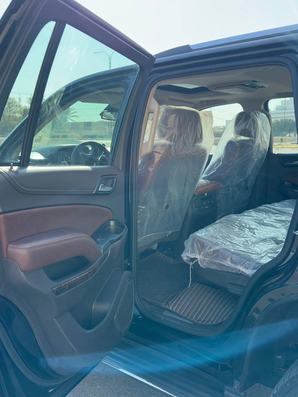 *تاهو موديل 2017 فئه( LTZ  ) خليجي فول
مواصفات ( مكفولة كفالة عامة ) 
⭕️ ملاحظة حالة السيارة ممتازة على وضع الشركة
# المواصفات  
ماشيه 85 الف كم حقيقي
حالة السيارة ممتازه صيانه 100% 
‎المواصفات:
‎فول مواصفات 1/1
4x4‎  8V 5.3 محرك 4
‎سلايد (فتحة قمارة)
‎كراسي جلد لون قرميطي
‎كراسي كهرباء
‎كراسي خزن(ميموري)
‎كراسي تدفئة+تبريد
‎كراسي خلفيه كهرباء
‎كراسي خلفيه تدفئة
‎تبريد خلفي شاشه
‎شحن الهاتف لاسلكياً
‎ثلاجة
‎ رادار امامي
رادار جانبي
نظام الحفاض على مسار السيارة
‏‎كروس سرعه
‎خمس بصمات
‎فول تحكم استيرن(جهتين امامي+جهتين خلفيل
‎استيرن كهرباء
‎استيرن تدفئة
‎شاشه عرض الأعطال 
‎صندوق كهرباء(شفط)
‎فتح صندوك تلقائياً عن طريق القدم
‎دبل گير(عادي+اوتوماتيك)
‎دبل حساس(امامي+خلفي)
‎نظام تحكم بمستوى الضوء الداخلي
‎مانع تزحلق
‎پدل كهرباء (تحكم كهربائي بالبريك و البنزين)
‎نظام فتح الابواب لاسلكياً
‎فورد ويل
‎شاشه اماميه كبيرة اصلية
‎كامره خلفيه 
‎تشغيل عن بعد
‎قاصة سرية
‎اشارة بالمري
‎مري كهرباء(شفط)
لايت LED
LED امامي
سيتم صوت ماركة BOSS
رقم بغداد 
مكان السياره ( الانبار - الرمادي ) 
السعر: ٤٠،٠٠٠ $ ( ٤ شدات ) 
للاستفسار الاتصال على الهاتف ( ***********)
