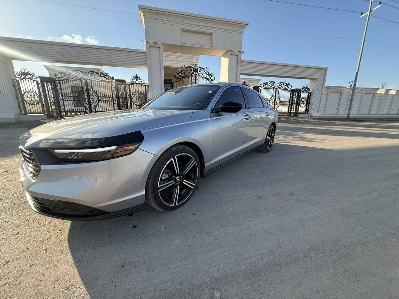 السلام عليكم
للبيع
هوندا اكورد هايبرد فئة سبورت موديل 2024 اللون سلفر 
المواصفات 
مكينه 2000 هايبرد 
بصمة
فتحة سقف
رادارات امامية وخلفية
كراسي كهرباء 
تشغيل عن بعد
شاشة كبيرة
ماشية 35 الاف ميل 
وارد امريكي حادثها فقط صبغ بالجاملغ الامامي الايمن موضح في الصور
السعر 220 وبيها مجال
 
للاستفسار ***********
