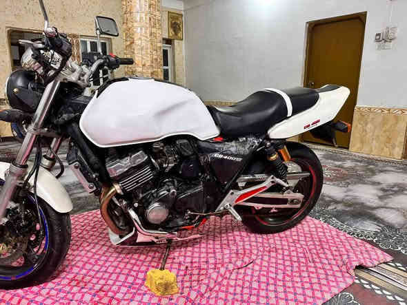 سلام عليكم سي بي فور جيل اول أوراق كامله مكان #ديوانيه دغاره دراجه تخبل نهضه هاون محركه مفتوح مرفوعه البوشه مكفوله من الدخان ول تنقيص  كهربايات كله شغاله عليه ادامه كامله دهن ماي زيتي بلكات #سعر #مليون و٣٠٠ وبيه مجال لطيبين لمو شراي لا يتعبني الاستفسار ***********
