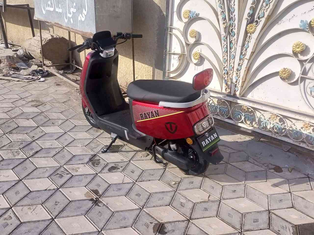 السلام عليكم دراجه شحن نوعيه تيسلاك قبل شهر طالعة من المعرض دراجة جديدة ‎0771 763 2226
