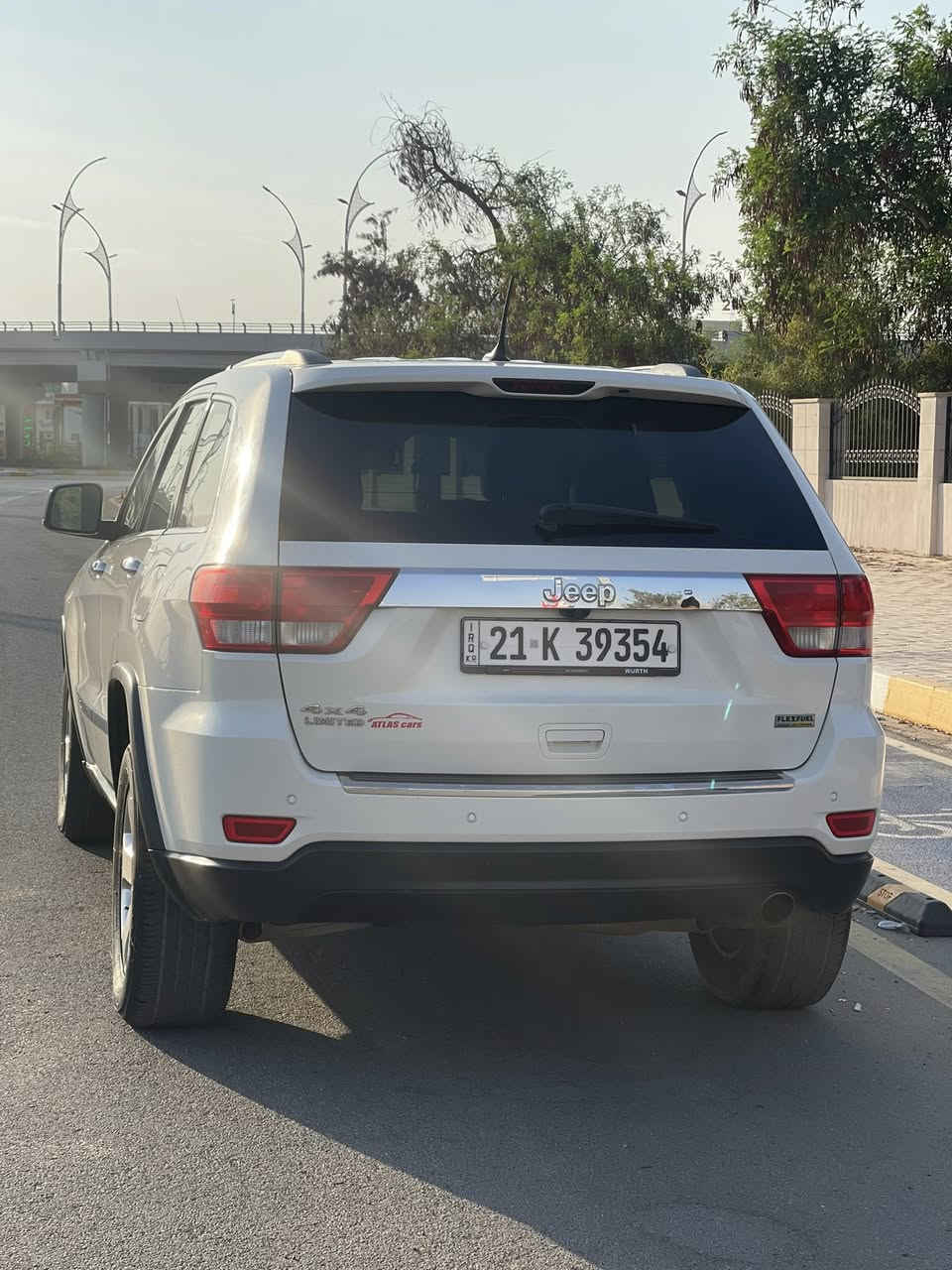 جيب لاريدو 2012 امريكي 

فول موصفات  1/1 لمتت
بي باب خلف السكن وراس البونيت والجاملغ مشر عليه 
بدون ايرباك بدون دواخل 

حجم المحرك : 6سلندر 3600  
ماوس وضعيات قياده 
* بانوراما
* ⁠تشغيل عن بعد
*غرفه السياره عسلي 
*كشنات الاماميه كهربائي 
*خزن وضع المقاعد 
*ويل حجم  18
* كاميرا خلفية 
* حساسات خلفية وامامية 
*تعتيم مريا 
* كشنات تدفئة امامي وخلفي 
*  لايت زنون
* تحكمات ستيرن فول
* تدفئة مرايا جانبيه
بعد اهواي موصفات بيها
* ⁠سيارة جديدة بالحقيقة بعد احلى من الصور.
سنويه جديد  بسمي لحد 2030
كابون بانزين موجود 
العنوان كركوك حي النصر 
الشاري يخابر ويدلل
*********** موجد وتساب هم

‭
