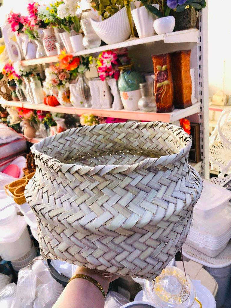 باری تازەمان بەدەست گەیشتووە ئەوجاوەریبوون گەیشتووە

زوو سەردانمان بکەن بابەت ئێمە یەک جار  نامێنیت

سەیری بابەتەکانمان بکەن جیاواز نرخەکانمان ببین 
بەس گلەی مەکەین نەما بابەت ئێمە یەک جار دووبارە بوونەوە نییە هەمیشە بابەت ناوازە وجیاواز نرخەکانمان ببین

ئێستا هەموو بەردەستە هەموو رۆژ بابەت ناوازەو جیاواز
لەبەر زۆر بابەت ناتوانین هەموو عەرز کەین فریا ناکەوین
تەنها لە هەزاری سەنتەری  سەیدسادق بەردەستە 

هەر شوێنێک بەو پارە دەسیت کەوت وەرە پارەکەت وەربگرەوە

ئیستا یەکسەر سەردانمان بکەین دوایی گلەی مەکەین نەما 

هەموو رۆژ دوکان سەعات 9بەیان بۆ 12شەو کراوەیە

یەکەم بێ رکابەرین لەنرخ و لەهەرزانیدا نەک
 لەسەیدسادق بەڵکو لەسلیمان و هەڵەبجە شەهیدیش
 کەس بەرکابەر خۆمان نازانین بۆ هەرزان 

بینیرن بو هاوریکانتان👉👉👉🙊🙉🙈

گەورەترین #ھەزارسەنتەری_سەیدسادق

بەس ئێمەین لە سەیدسادق شتی ئیمە جیاوەزە 💕
خزم و دۆستان ئاگادار بکەنەوە

ناونیشان /سەیدسادق : نزیک پردی قەرزاران یان نزیک مزگەوتی ئەبوبەکری سدیق


**إذا كنت صاحب هذا الإعلان وتريد حذفه لأي سبب، رجاءا أرسل رسالة إلى الدعم الفني**