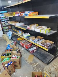 رفوف محل • ماكو ضرر • بغداد