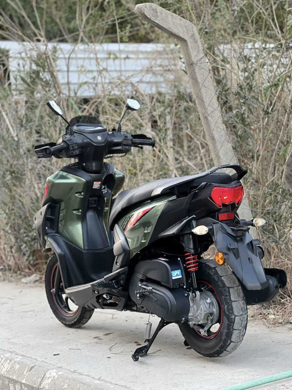 <دراجه ZR موديل 22  ألون زيتوني بأسود >
ماشيه 12680
تشغيل ايكو
اطفاء ذاتي عند الترفك لايت او عند الوقوف
حساس عند تنزيل الاستاند 
تحكمات
نوزل وهندر
 في الشاشه
كشاف ضبابي
عدت الشركه في الجنطه 
حجم المكينه 125 cc 
مفتاحين احتياط 
صناعه يابانيه 🇯🇵 
الدراجه نزلت من معرض الزيتون ومايحتاج اكول على دراجاتهم كلش نظيفات 
الدراجه مناقصه برغي ومامفتوح بيها شي على وضعية الشركه 
‏< المكان ذي قار حي العسكري>
<الرقم *********** >
