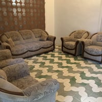 للبيع .طخم كنبات يحتوي على كنبات كبيرا عدد 2   وكنبات صغار 4 للتواصل ا...