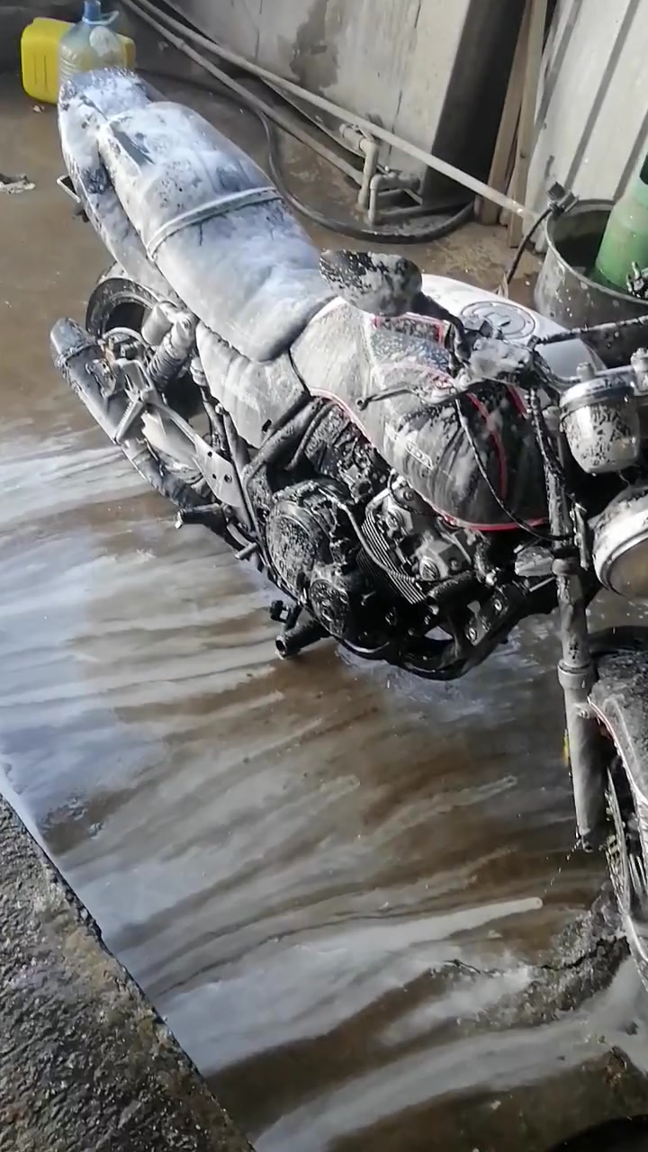 CB400 للبيع كير مكينه بشرط كهربائياتها بشرط ***********
