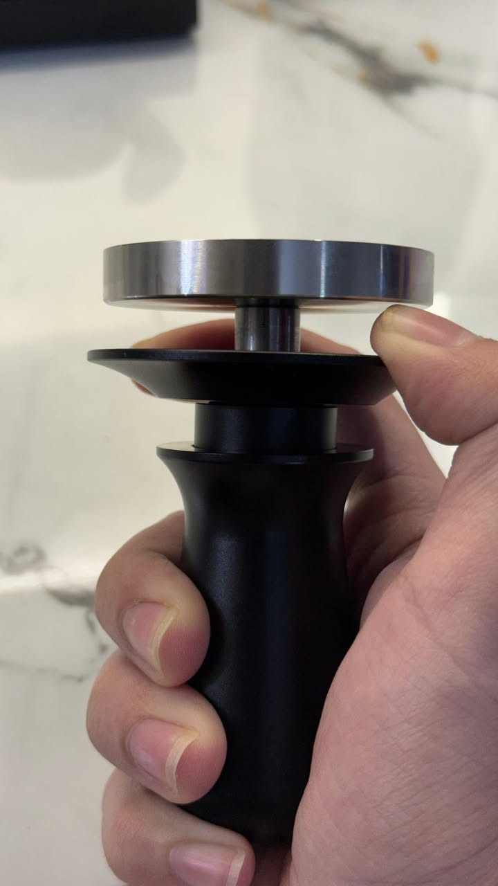 مكبس IKAPE يُستخدم لضغط القهوة بشكل متساوٍ لتكوين قرص قهوة متماسك، مما يحسّن الاستخلاص ويمنع التسرّب. يحتوي على نابض مزدوج لضغط دقيق وتوازن آثناء الاستخدام، مع تصميم مريح ومحور أسطواني لحركة سلسة. مصنوع من مواد آمنة وعالية الجودة كابس بي فقط 4 مرات 
سعرة 35الف قفل
توصيل 5 لكل المحافظات🚚


**إذا كنت صاحب هذا الإعلان وتريد حذفه لأي سبب، رجاءا أرسل رسالة إلى الدعم الفني**