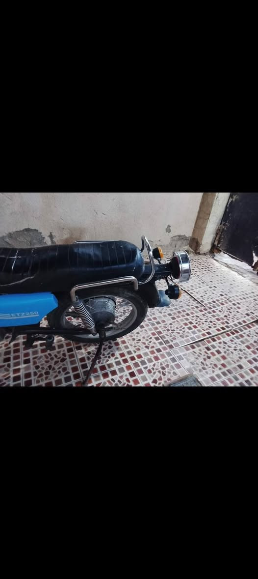 السلام وعليكم امزت 82 دراجه جاهزه ماكينه وكير كفاله سعر 900 وبيها مجال مكان واسط  العزيزية رقم الهاتف ***********
