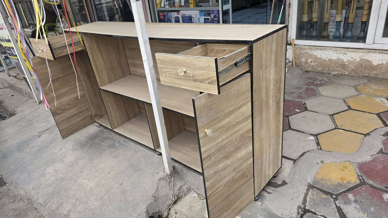 ميز جديد  للبيع لعدم وجود مساحة.
قياسات مثالية وشكل مرتب وحلو.
السعر: 125,000 دينار فقط ✨
العنوان: المقدادية / السوق القديم.
(***********)
