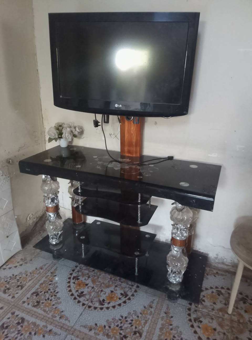 ميز الطعام مابيه كسر زجاجة الطبقه الزجاجية وحده انكسرت وثانية انشلعت ابيعه 25 والميز البلازمة مابيها شي سعره 20


**إذا كنت صاحب هذا الإعلان وتريد حذفه لأي سبب، رجاءا أرسل رسالة إلى الدعم الفني**