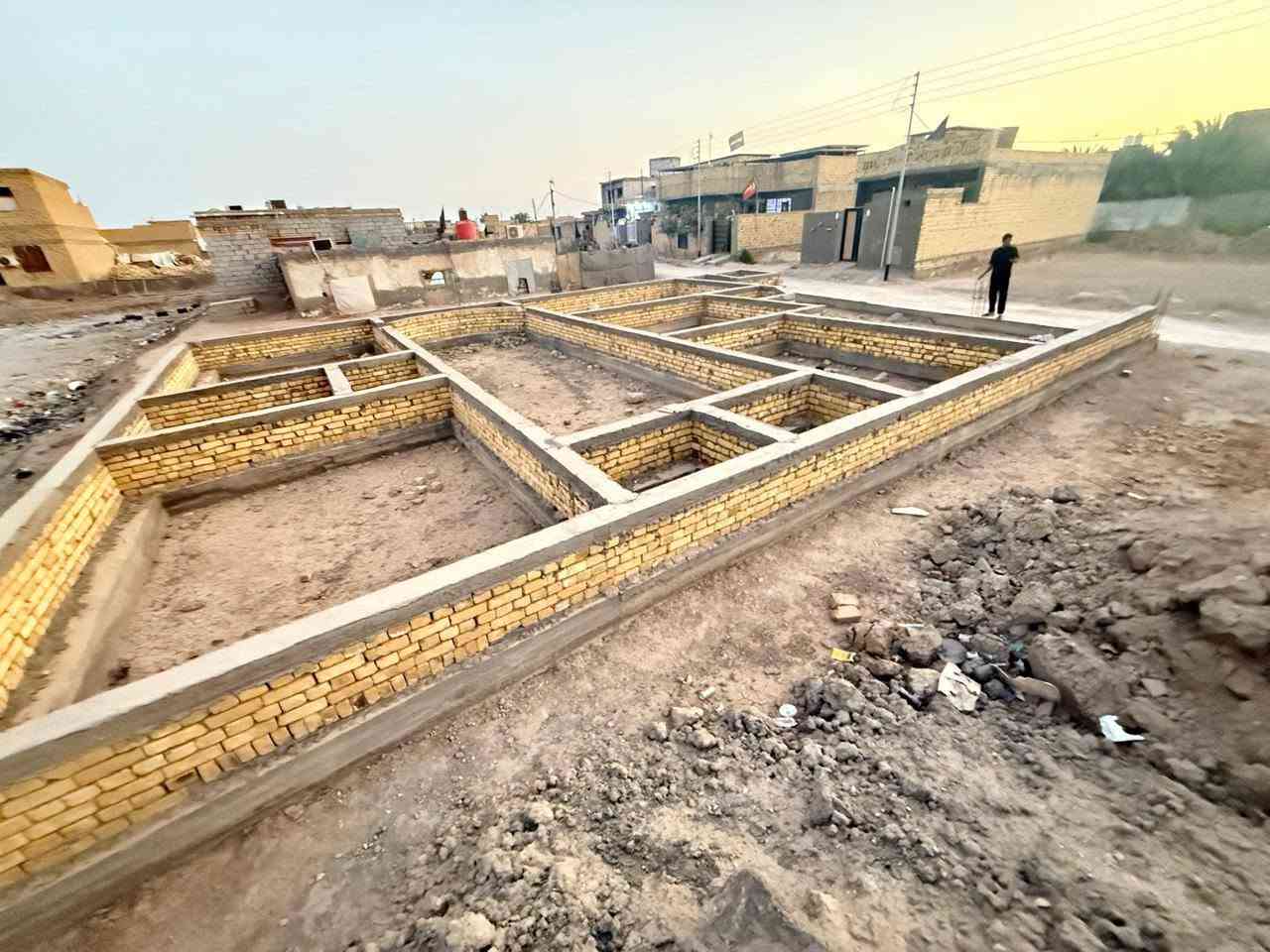 السلام عليكم
بتلو زراعي  مكانه حي الجوادين نزلة سيد وحيد مباشرة المساحه240م خريطه حلوه ومرتبه
كامل خدمات تبليط ماء كهرباء مجاري ثاني قطعه عن التبليط  منطقه سكينه  جاهزه  
للاستفسار الاتصال بالواتساب  ع الرقم الاتي ***********
مكلف بالنشر

