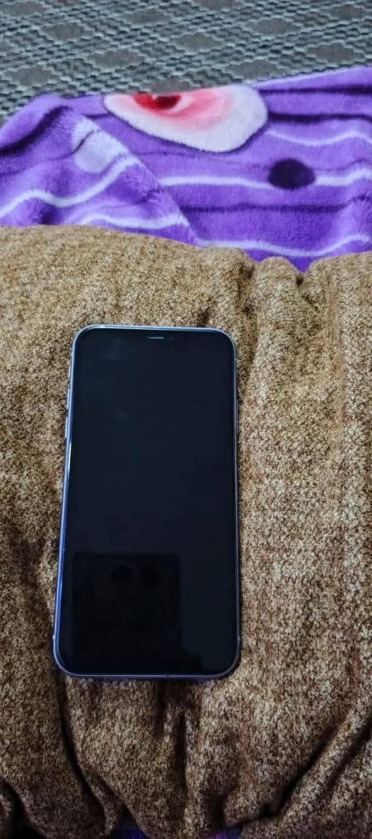 اسلام عليكم ايفون البيع 11عادي مامفتوح ولاداخل صيانه نضافت الجهاز 100 البطاريه78سعر التلفون250وبي مجال الخاص مفتوح وباقي لتفاصيل خاص رقم الهاتف ***********
