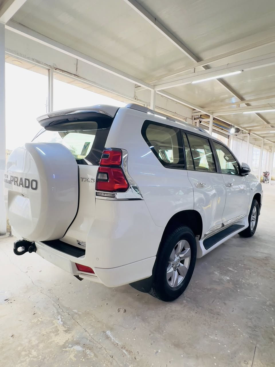 بيع او مراوس!
🔥 تويوتا برادو موديل 2020 🔥

 • محرك 6 سلندر (V6)
    
 • العداد: (100k)

رقم اربيل (تريد تحويل او وكالة ليعجبك)

✨ المواصفات:

 • شاشة + كاميرا خلفية
 • فتحة سقف
 • بصمة تشغيل
 • سنسرات أمامي وخلفي
 • مثبت سرعة
 • ثلاجة
 • تكييف ثنائي
 • بلوتوث ونظام صوتي
 • نظام مانع انزلاق + ثبات
 • دبل قير جاهز للطرق الوعرة 

كفالة عامة من صبغ وتبديل والبارد:

💰 السعر: (430)

📍 الموقع: (مكاني الكوت)

📞 للتواصل: (***********)
