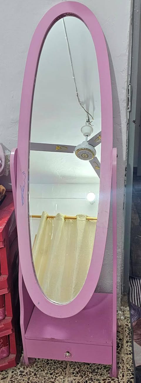 غرفه اطفال للبيع السعر 175الف ***********
