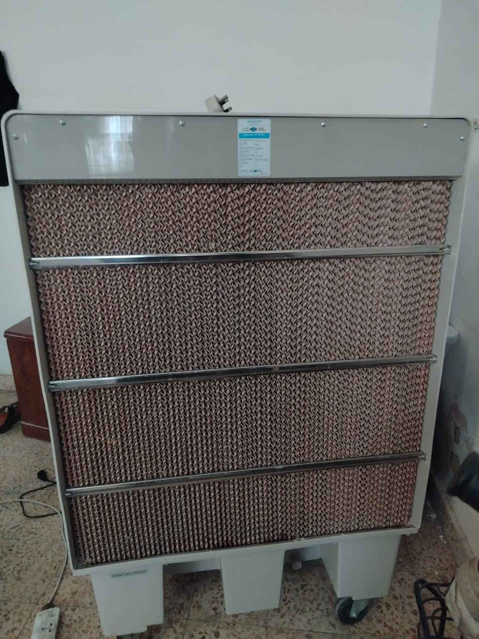 مبردة بالكارتونه  جديدة ما مستعلة ابد وما مشغلها ابد  اشتريتها لغرفتي بس شباك غرفتي صغير وهذه كبيرة مترهم ع غرفتي .
اخذتها 450 الاف 
430 سعرها 
*********** رقمي للتواصل 
مكاني بغداد الحرية 
مبردة بالكارتونه  جديدة ما مستعلة ابد وما مشغلها ابد  اشتريتها لغرفتي بس شباك غرفتي صغير وهذه كبيرة مترهم ع غرفتي .
