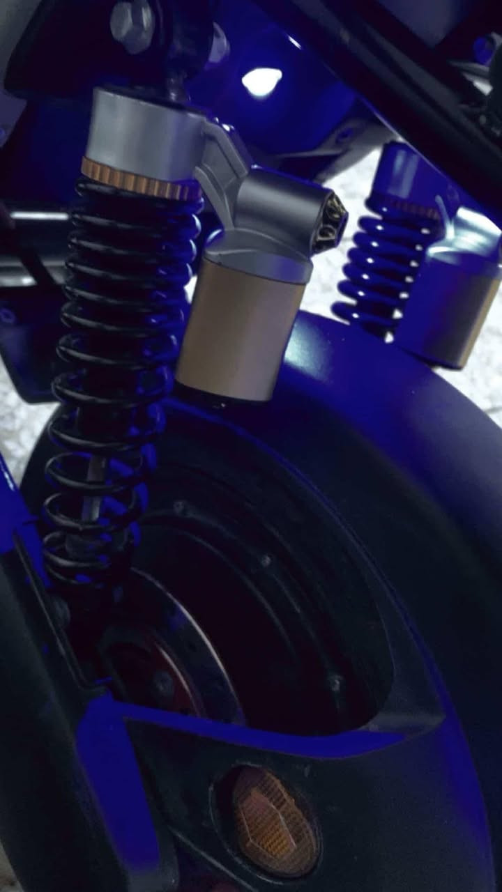 دراجه R9 من شركه WINLEE موديل. 2026 نضافه فول يجي وياها سله  سويجات ٢ بصمات ٢ كارتات و ٢ جامات  تحوي عله ٥ بطاريات تمشيك ٤٠ كيلو رحت لكاضم ورجعت ع نمره واحد شاحنه اصليه من GT يجي بيه ديجي عالي رايده ب ٤٣٠ وبيه مجال لتواصل +964 772 662 4278 عنوان بغداد رصالفه اولى الشعب مقابيل مطعم حجي عادل.
