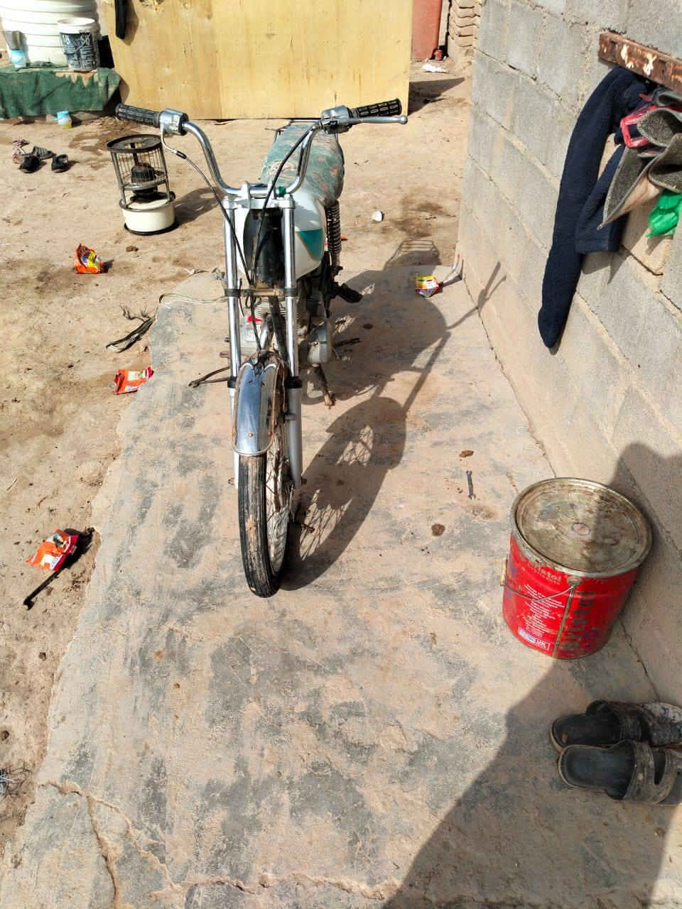 سلام عليكم دراجه للبيع بدون عوزه  ترتيب مكينه ناعمه بسعر 320 الف وبيه مجال بصيط رقم ***********
