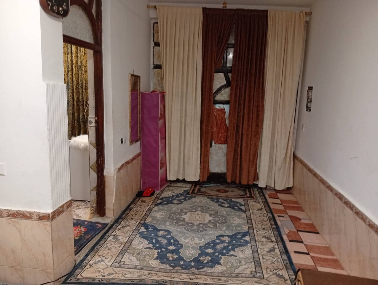 سلام عليكم يعلن لديكم مكتب دلاليه الجوادين لبيع وشراء العقارات بيت مساحه 250 متر العنوان سبع قصور شارع ابو علي قرب جامع الحمزه الاستفسار على الرقم***********
