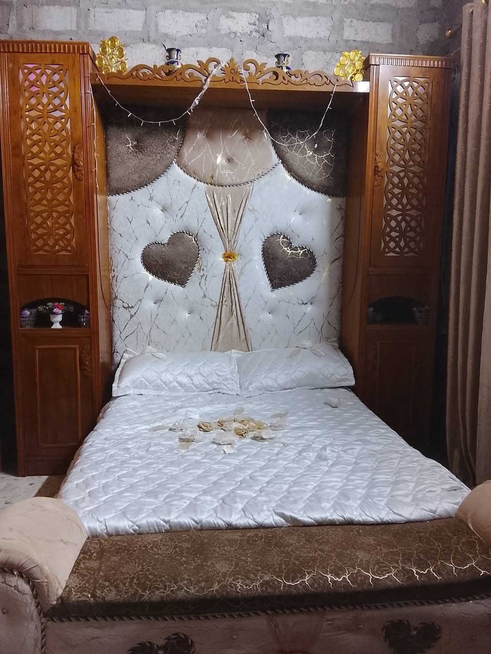 السلام عليكم غرف نوم للبيع مستعمل صار شهرين السعر 900الف وبيه مجال للطيبين***********
