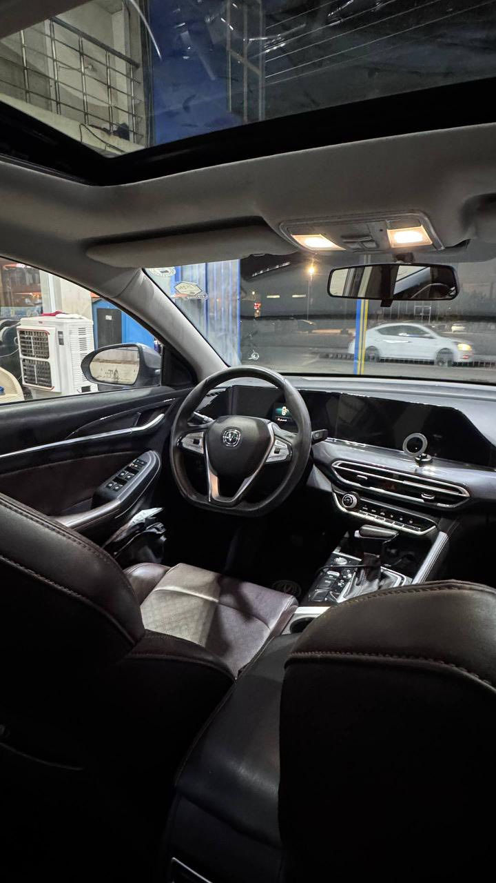 شانجان ايدو بلاس 2023 
بيع مستعجل 
سيارة نظيفه كلش بدون اي شي وسونار مرفق بالمنشور 
ثلاث وضعيات قياده ايكو سبورت نورمال 
داخل جلد جوزي 
تحكم ستيرن جهتين 
لد نهاري 
بصمه 
تشغيل عن بعد 
فتحت شقف 
كامرات 
حساس
سايد بريك كهربائي 
مقاعد جلد 
حساس ضغط ايطار 
شاشه لمس 
تبريد قطعتين 
وبعد مواصفات هواي 
محرك1500توربو 
السعر120 وبيها مجال ماشيه 70 
للاتصال 
***********
