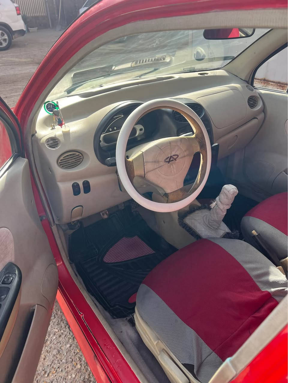 كيو كيو موديل 2012كير محور عادي حداديتها كلها جديدة
تايراتها جدد بدون خياس وصورها كدامك 25وبيها مجال للشراي /للاستفسار *********** او *********** موجود واتساب ب اسيا بغداد, العراق
