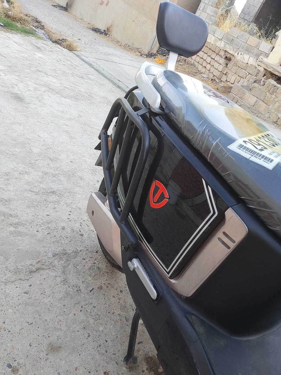 مطور تيسلا مدرع نظيف شرط الفحص  سته بطاريات اكبار تشغيل عن بعد الملف ١٥٠٠ سرعه ٥٠ حقيقي وباقي التفاصيل عل الاتصال السعر مليؤن وميه بي مجال  الرقم ***********
