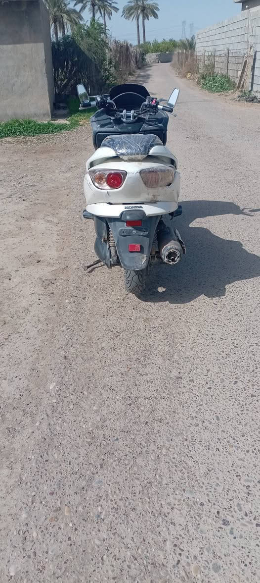 سلام عليكم ورحمة الله وبركاته للبيع موطور فورزه 8/0  شغل بصمه
كهربائيات كله شغاله مابي شي الايت عالي ناصي اشاير يمنه يسره
السعر 850 وبي مجال متواجد عل واتساب و عل خط
***********
***********
