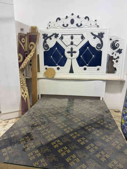 غرفه نوم عراقيه جديده ممستخدمة ب٧٥٠وبيها مجال اشتريتها لغرفه الخطار ومحد مستخدمها امانه 
***********
