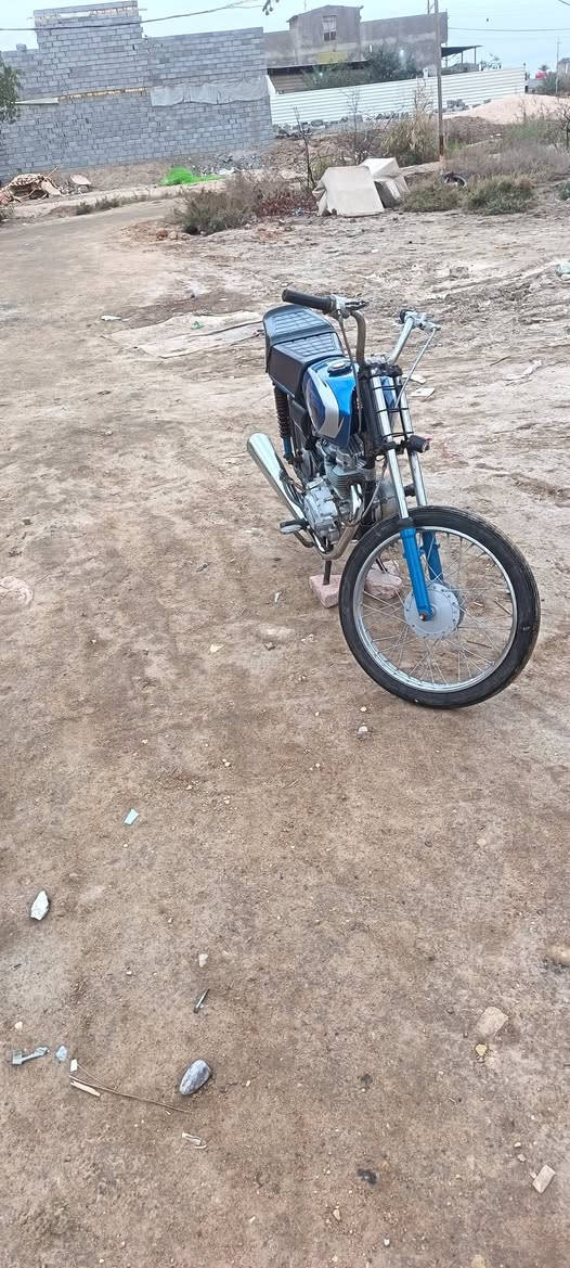 دراجه للبيع ادوات محرك مفتوح العنوان البصره قرب سيد سامي السعر 350 وبيه مجال***********
