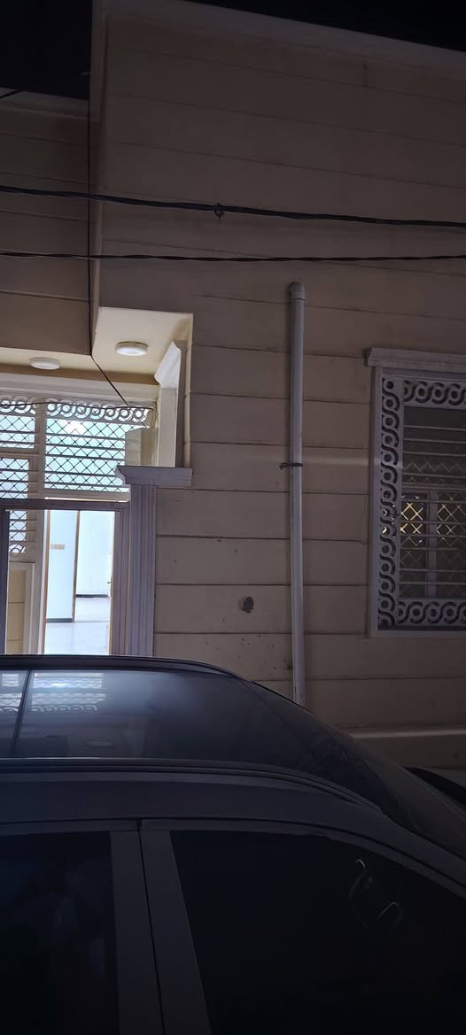 بيت طابو زراعي  مساحه 100م مربع كونكريت مسلح ع الحولي مال الجامعه مقابل باب الجامعه الخلفي ثالث بيت ع الشارع العام غرفتين وصاله ومطبخ واستقبال وصحيات 
***********
