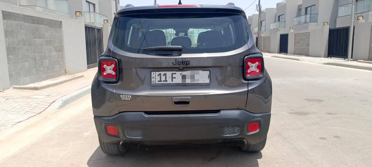 اجيب رانجيد موديل 2018 رقم بغداد باسمي " حادث باب خلف السائق " سعر السيارة 128 وبيه مجال قليل
 تجي تكلب وتشوف سياره بعينك 

مكاني كربلاء المقدسة 
رقم الهاتف ***********
