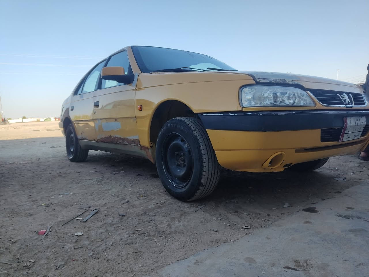 السلام عليكم بيجو 405مديل 2011 امصفره امداور ثاني يوم السياره عوزها بس صبغ بيها تلكيط اخياسات السعر 25اوبيها مجال الاتصال ***********
