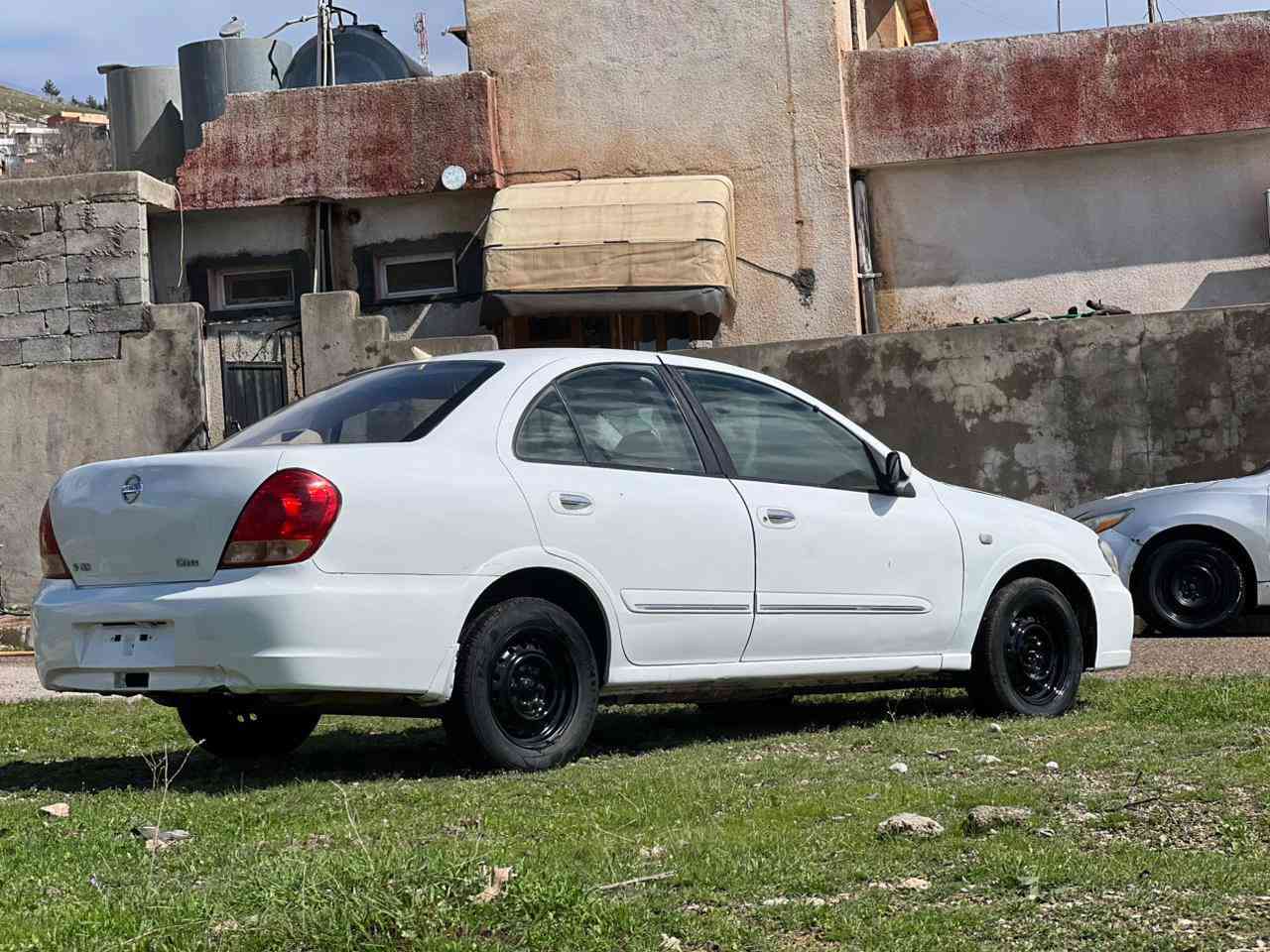 نيسان سه نى براوه دووبه ى مؤديل 2011. تؤماتيك مكينه 1.6 ناوزه رد به ره ده رگا فؤ رميگا كؤدى ئاسايشى هه يه هه مووكيانى به شرت ***********.            ***********
