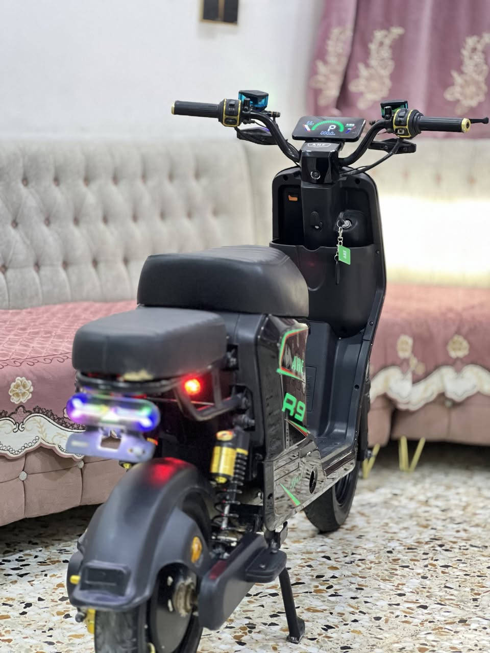 دراجه شحن للبيع
1.نوع دراجه R9الموديل2025
2. البطاريات 5 نضيفات
3.كلشي شغال من كهربايات
4.السعر 350
5.رقم التواصل ***********5
6. موجود غراضه كامل( سله اماميه،مرايات. تجوه)
